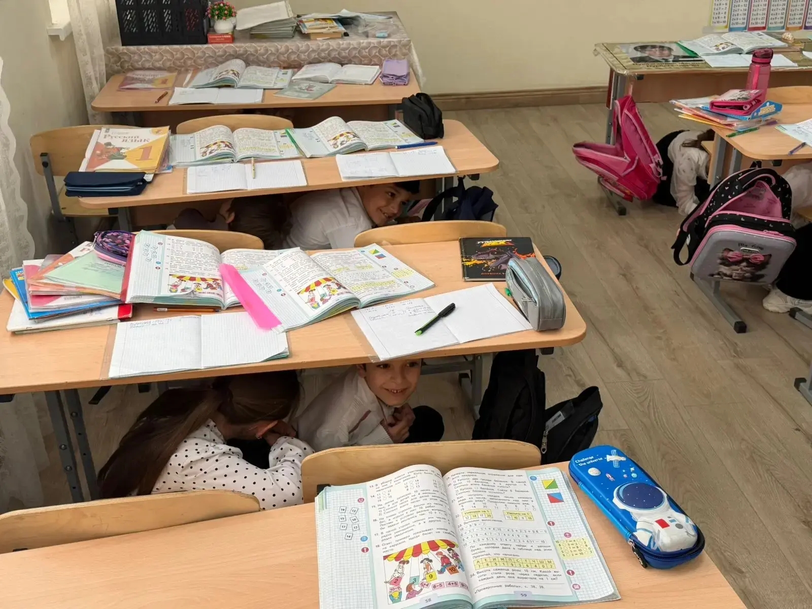 В здании школы  обнаружен подозрительный предмет, похожий на взрывное устройство.