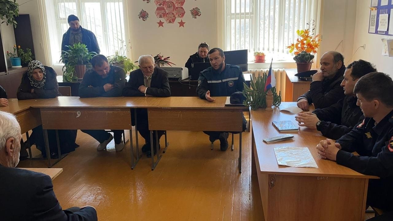 Учителя сели за парты: Урок безопасности от огнеборцев ПЧ-33