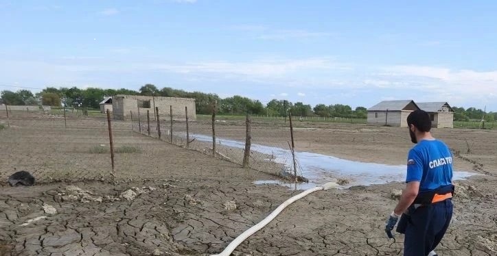 Группировка Северного ПСО активно работает над помощью пострадавшему от подтопления населению Хасавюртовского района РД.