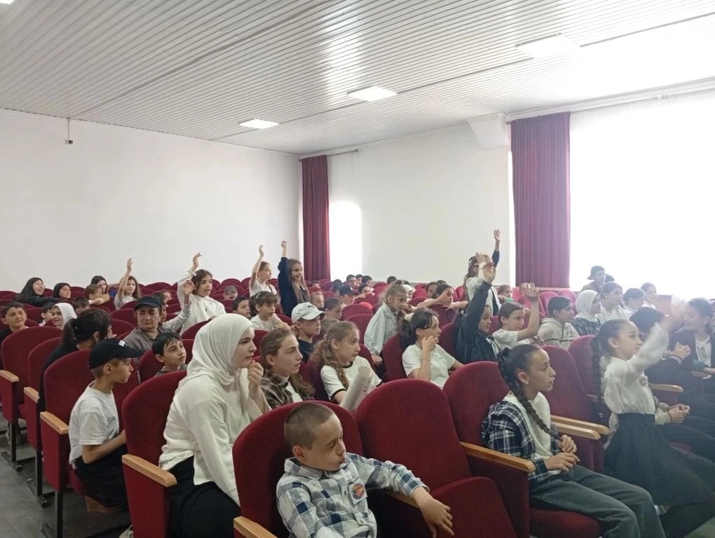 Безопасное лето: специалисты МЧС провели занятие для юных ахтынцев