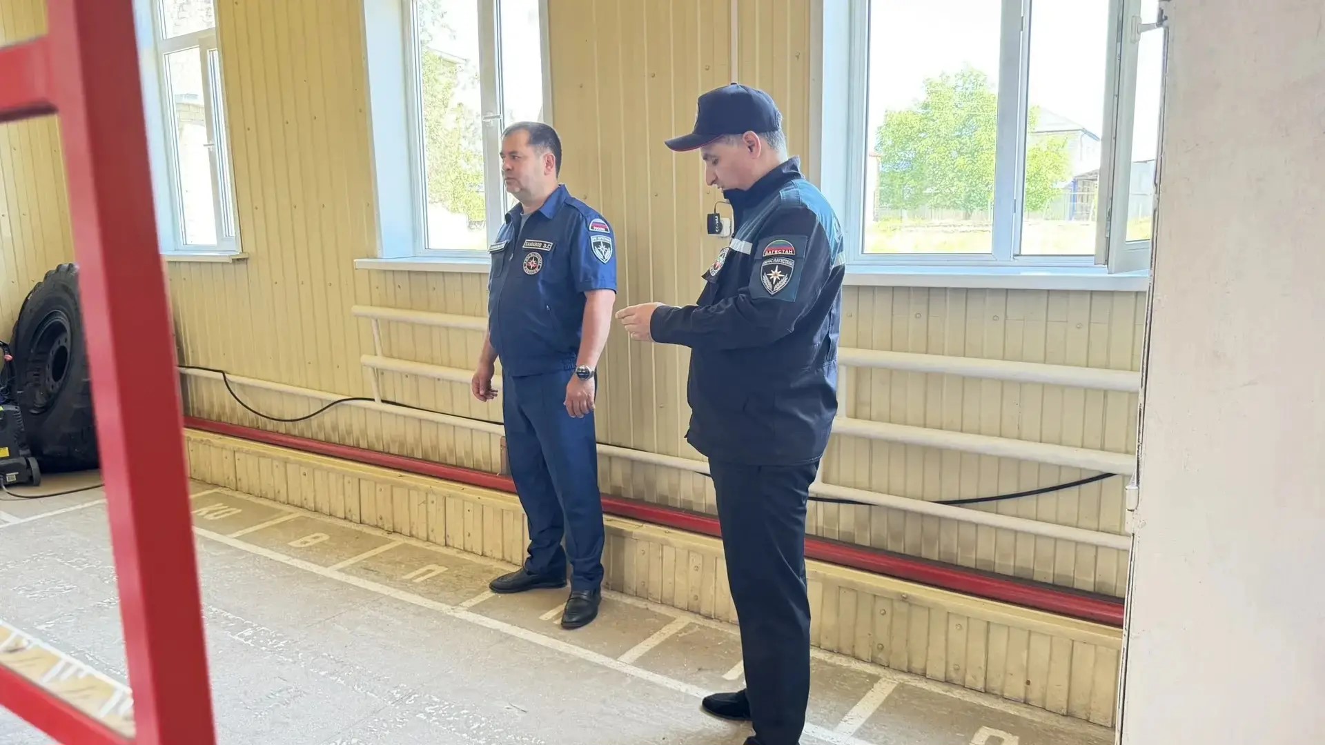 Руководитель противопожарной службы Дагестана проверил готовность пожарных частей и обсудил меры безопасности с главами районов