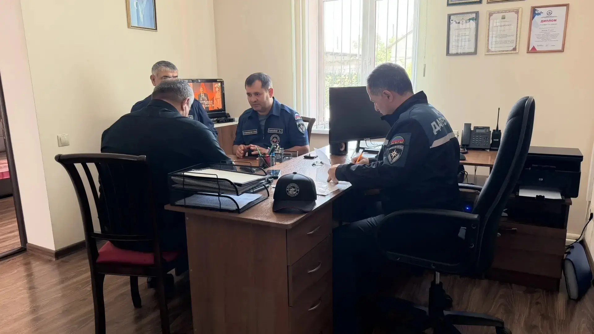 Руководитель противопожарной службы Дагестана проверил готовность пожарных частей и обсудил меры безопасности с главами районов