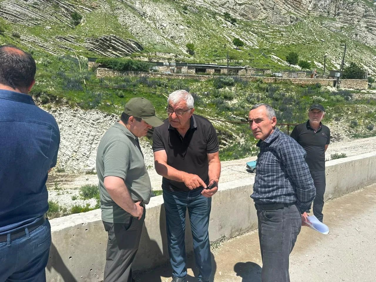 Руководитель ГКУ РД «Центр ГО и ЧС» Руслан Магомедов в составе рабочей группы посетил Левашинский район.