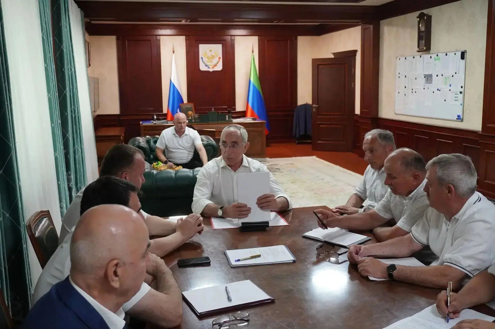 Нариман Казимагамедов провел выездной прием граждан в Хасавюртовском районе.