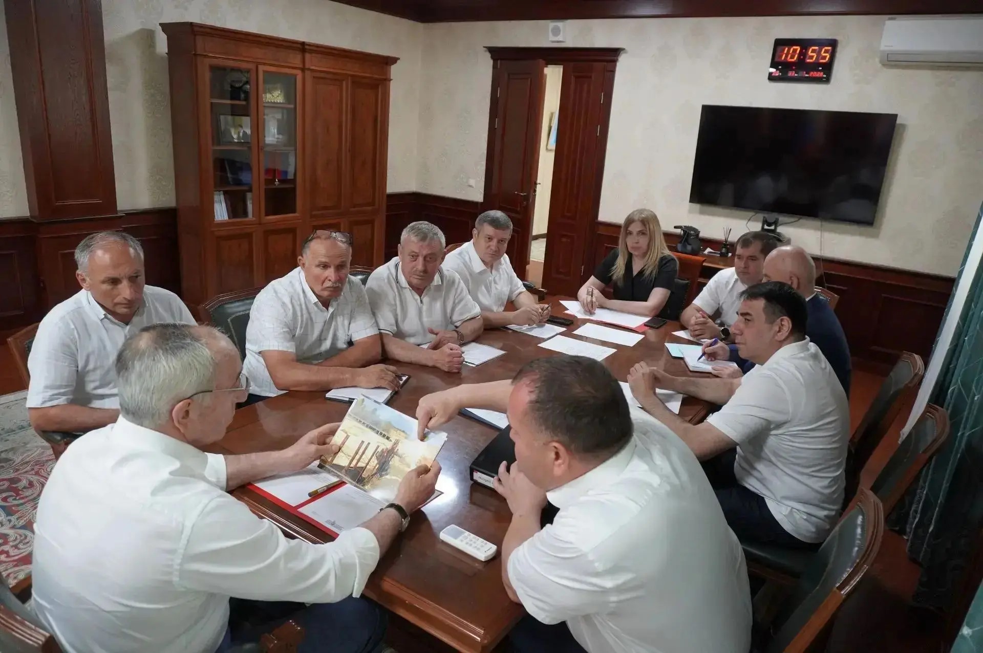 Нариман Казимагамедов провел выездной прием граждан в Хасавюртовском районе.