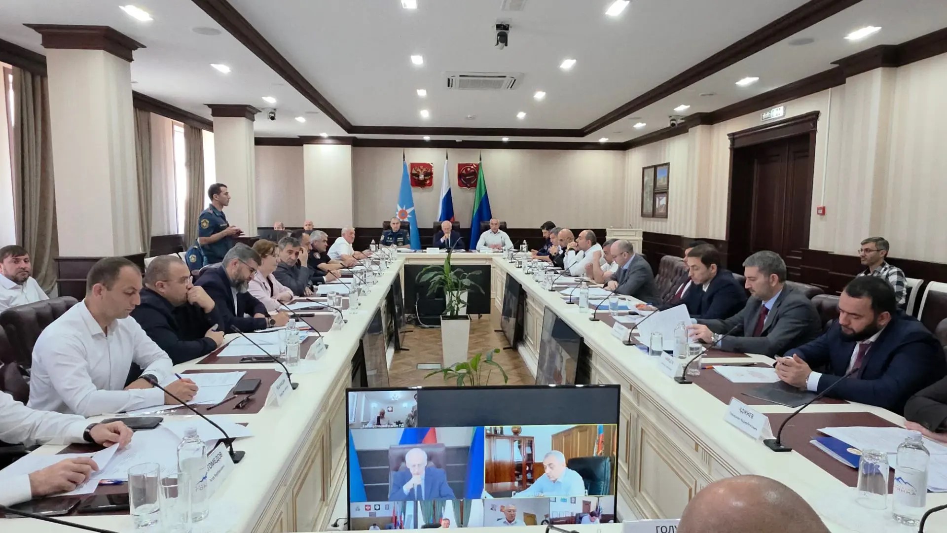 В Ситуационном центре Главы Республики Дагестан состоялось внеочередное заседание Комиссии по предупреждению и ликвидации чрезвычайных ситуаций и обеспечению пожарной безопасности.