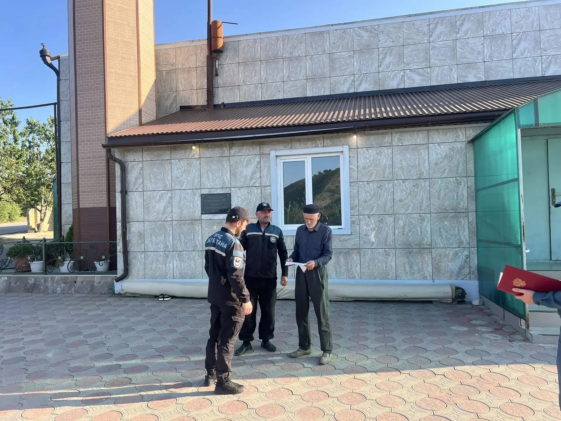 Работники пожарной части №48 провели профилактические мероприятия в сёлах Буйнакского района