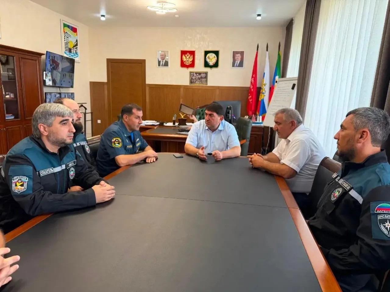 Глава Кизилюрта отметил заслуги спасателей Северного поисково-спасательного отряда