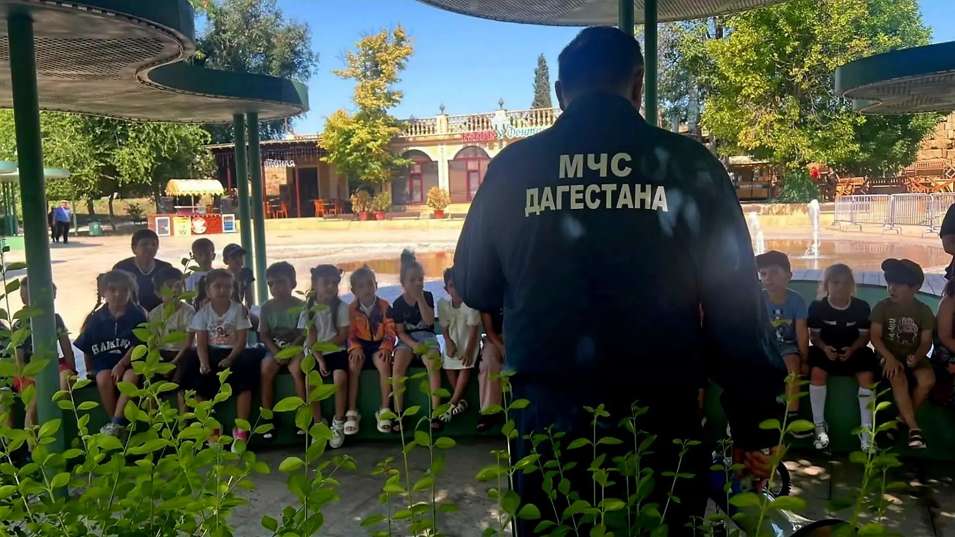 «Мои безопасные каникулы»: практический урок от работников Дербентского поисково-спасательного подразделения ГКУ РД «Центр ГО и ЧС»