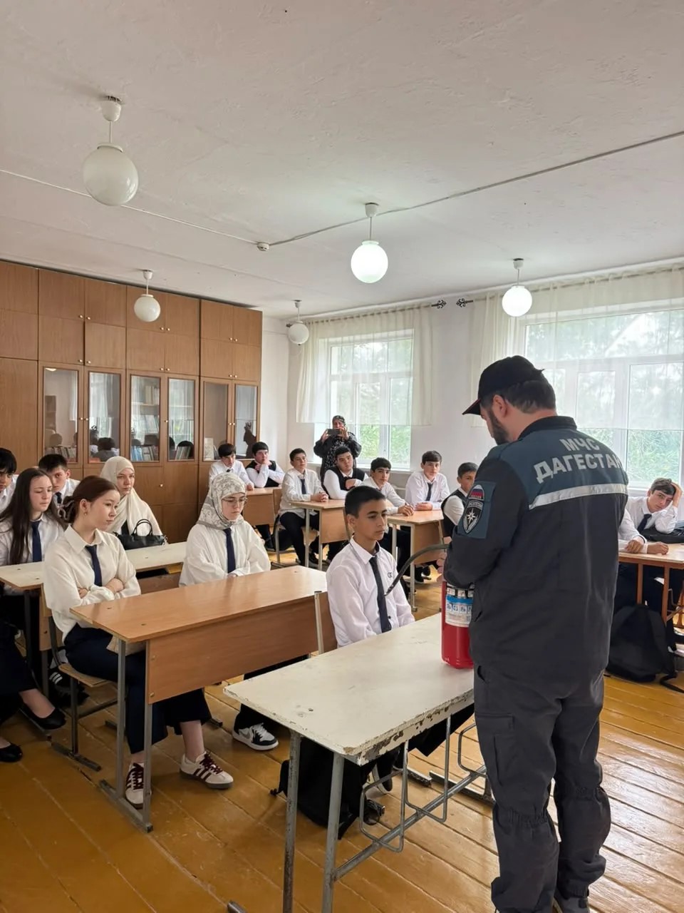 Уроки безопасности в школах: МЧС Дагестана учит действовать правильно