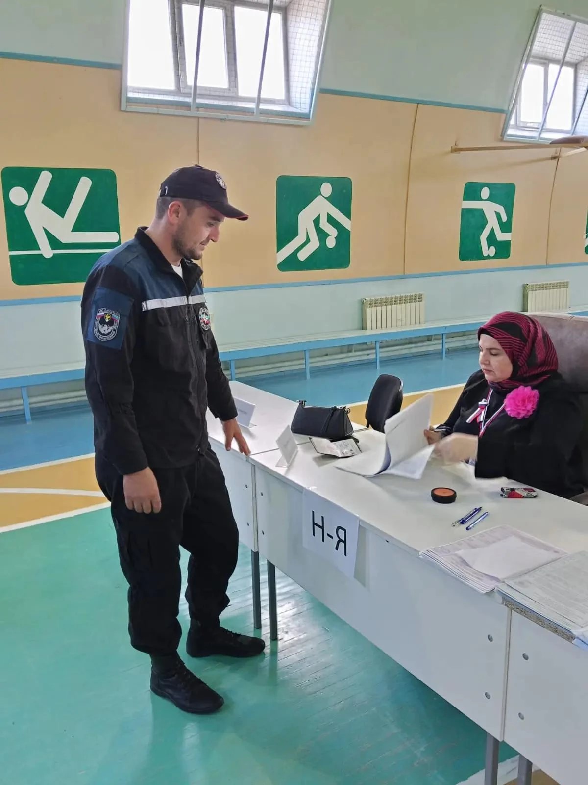 Пожарные МЧС Дагестана приняли участие в голосовании