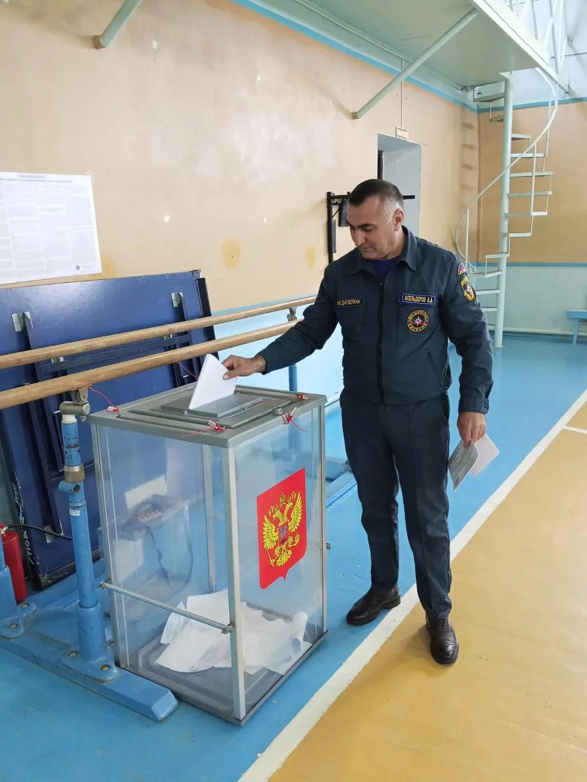 Пожарные МЧС Дагестана приняли участие в голосовании