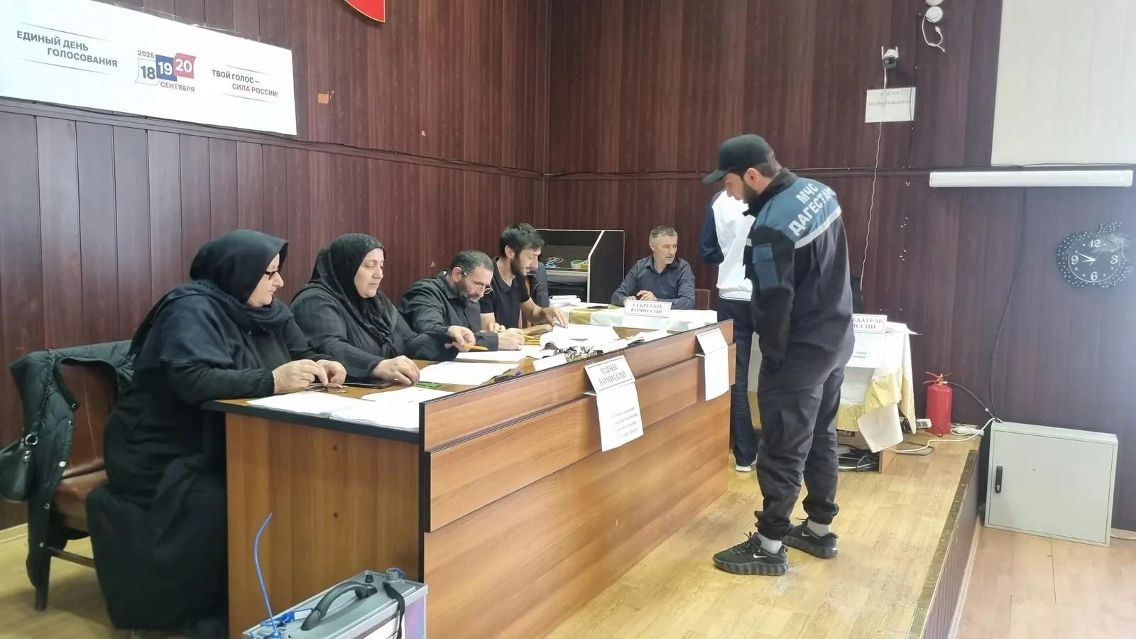 Пожарные МЧС Дагестана приняли участие в голосовании