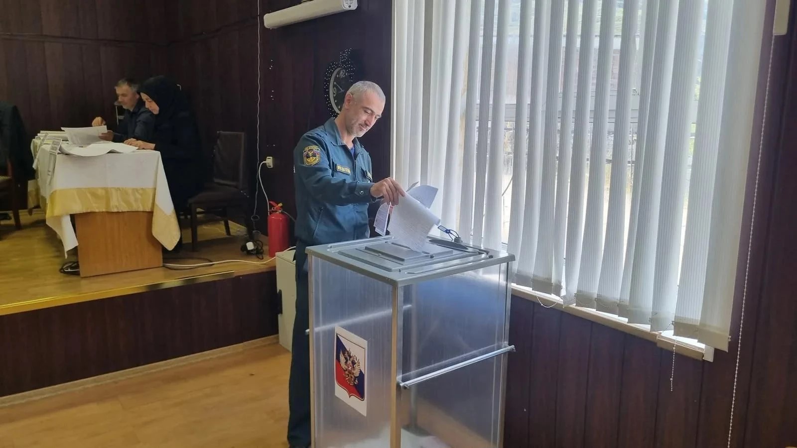 Пожарные МЧС Дагестана приняли участие в голосовании