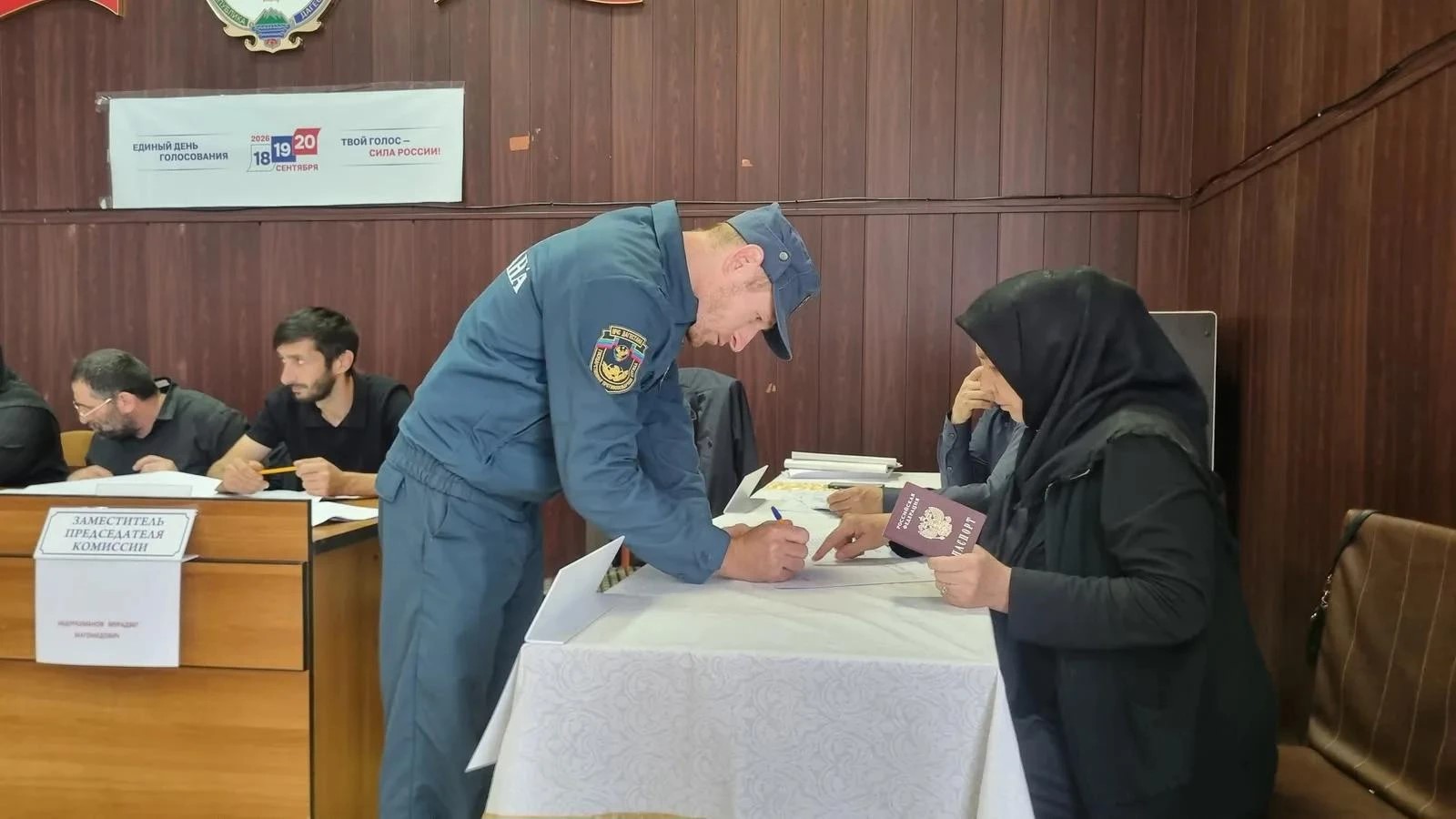 Пожарные МЧС Дагестана приняли участие в голосовании
